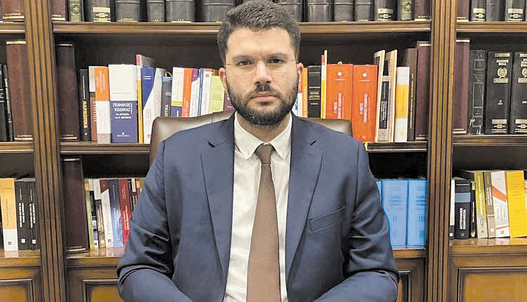 Ο δικηγόρος  κ. Ελευθέριος Κάρτσωνας