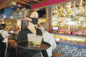 Στους χώρους εστίασης-διασκέδασης θα εισέρχονται και πάλι από τη Δευτέρα 31 Ιανουαρίου μόνο εμβολιασμένοι και καθήμενοι.