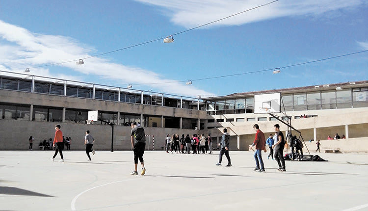Στα θρανία επιστρέφουν σήμερα μαθητές σε αρκετές περιοχές της περιφερειακής ενότητας Ηρακλείου