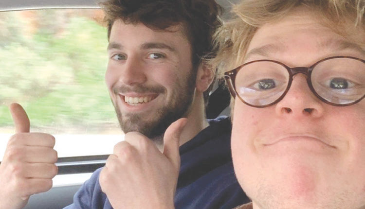 Μπορεί να γίναμε διεθνώς… ρόμπες-κυρίως με την Αττική Οδό- αλλά τουλάχιστον ακούστηκαν και μερικά καλά για την χώρα μας...εξαιτίας της Κρήτης! Διεθνής είναι η απήχηση για την αποτελεσματικότητα των υπηρεσιών στην Κρήτη αφού οι δύο Βέλγοι φοιτητές που απεγκλωβίστηκαν στην Βιάννο (και έγιναν φίλοι με τους χειριστές των εκχιονιστικών μηχανημάτων,) υμνούν με δηλώσεις και αναρτήσεις τους στα μέσα κοινωνικής δικτύωσης την Κρήτη και την κρητική φιλοξενία!