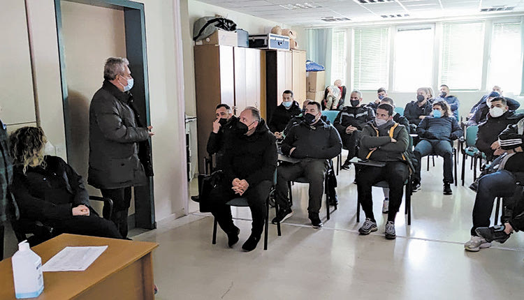 Στιγμιότυπο από την ημερίδα της ΕΠΣΗ και των προπονητών Ηρακλείου