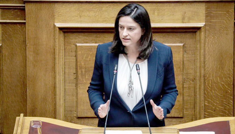 η κυρία Νίκη Κεραμέως