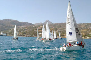 H τελική φάση του πανελληνίου πρωταθλήματος σκαφών κλάσης J24, η οποία διοργανώθηκε από τον Ναυταθλητικό Όμιλο Γαζίου, στο λιμανάκι της Παντάνασσας