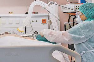 ασθενείς που νοσηλεύονται με κοροναϊό στις ΜΕΘ των νοσοκομείων