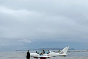 Προσγειώθηκε στο Ηράκλειο η νεαρή πιλότος που κάνει το γύρο του κόσμου με το αεροπλάνο της