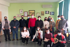 ε μαθητές και εκπαιδευτικούς του Μουσικού Σχολείου Ηρακλείου ο βουλευτής ΝΔ Ηρακλείου, κ. Μάξιμος Σενετάκης.