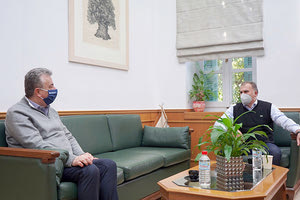 με το δήμαρχο Ιεράπετρας Θεοδόση Καλαντζάκη ο Περιφερειάρχης Κρήτης Σταύρος Αρναουτάκης