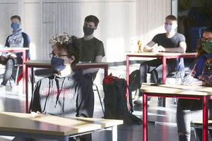 μαθητές με μάσκα