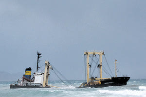 το “Manassa Rose M.”, που είχε ναυαγήσει στο λιμάνι της Κισάμου