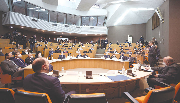    Η Σχολή των Δικαστών  Παρών και ο Μητσοτάκης χθες στην ορκωμοσία των αποφοίτων της Εθνικής Σχολής Δικαστικών Λειτουργών.