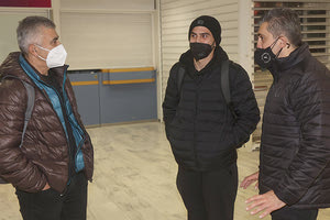 Από την άφιξη του Γιάννη Μπουζούκη στο αεροδρόμιο Ηρακλείου