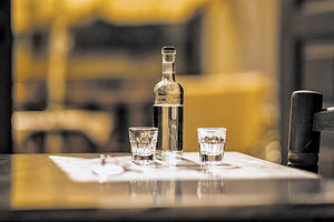 Χαμός με το όνομα «τσικουδιά» και τη χρήση του από μικρούς παραγωγούς