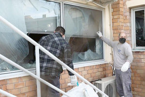 Εμφανείς οι ζημιές που προκάλεσαν τα μέλη του Ρουβίκωνα