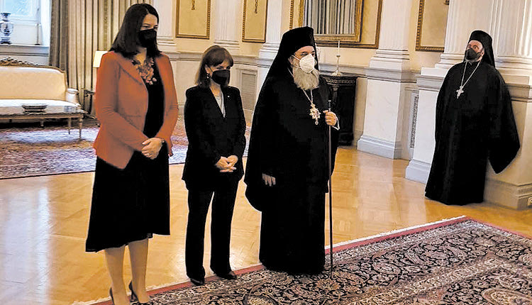 Ο Αρχιεπίσκοπος Κρήτης με την κυρία Σακελλαροπούλου  και την κυρία Κεραμέως