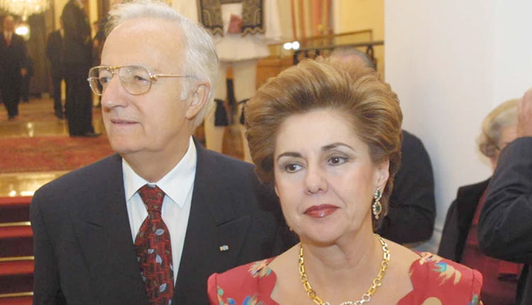 Με τη σύζυγό του Έφη Αργυρίου 