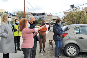 Ο κ. Λαμπρινός βρέθηκε χθες στην οδό Εμπειρίκου όπου η πολεοδομική μελέτη εκκρεμεί 35 χρόνια
