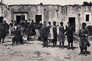 ΦΩΤΟΗΜΕΡΑΣ: Το παζάρι των Μοιρών. Φωτογραφία του 1917. Neujahrsblatt der Naturforschenden Gesellschaft in Zurich.