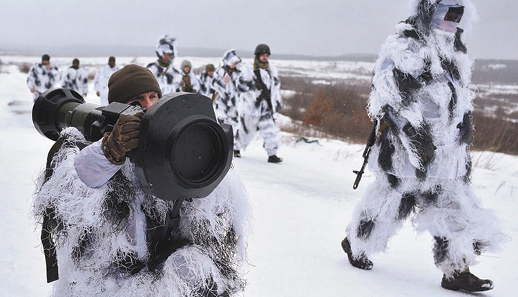 Εάν ο Ρώσος πρόεδρος επιλέξει την πλέον ριζοσπαστική κίνηση, θα μπορούσε να περικυκλώσει το Κίεβο και να ανατρέψει τον πρόεδρο Βολοντίμιρ Ζελένσκι μέσα σε 48 ώρες, σύμφωνα με τις αμερικανικές υπηρεσίες πληροφοριών. Προειδοποίησαν πως μια τέτοια σύρραξη θα είχε βαρύ ανθρώπινο κόστος, καθώς θα μπορούσε να στοιχίσει τη ζωή σε 25.000 ως 50.000 αμάχους, 5.000 ως 25.000 Ουκρανούς στρατιωτικούς και 3.000 ως 10.000 Ρώσους στρατιωτικούς. Θα μπορούσε να προκαλέσει επίσης αληθινό τσουνάμι 1 ως 5 εκατομμυρίων προσφύγων, κυρίως στην Πολωνία.