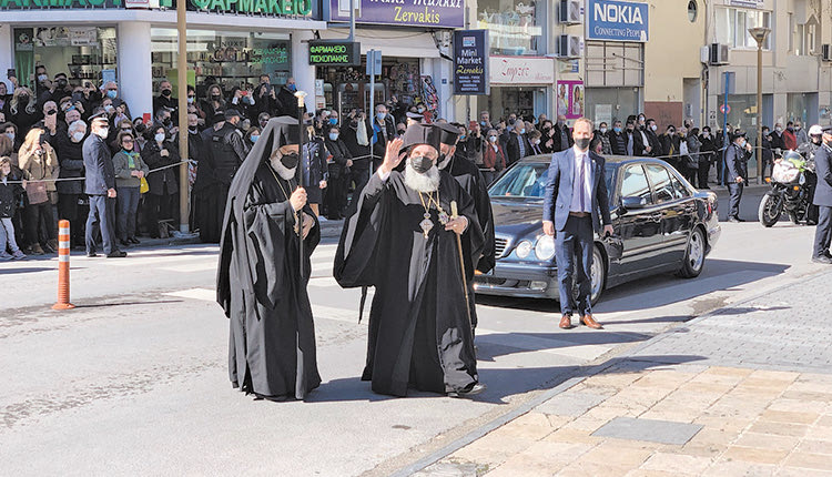 Το δέσιμο του νέου Αρχιεπισκόπου με τον προστάτη του Μεγάλου Κάστρου, τον Άγιο Μηνά είναι μάλλον προγονικό. Χαρακτηριστική ήταν η αποκάλυψη που έκανε ο κ. Ευγένιος στην αντιφώνησή του, στο προαύλιο του Μητροπολιτικού Ναού: