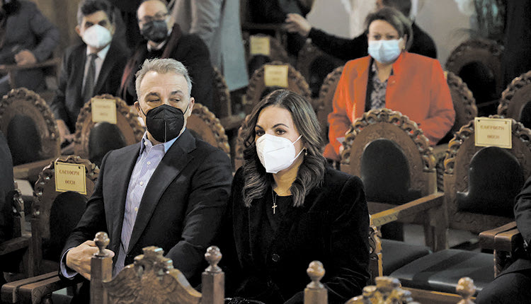 Αυτή που σίγουρα έκλεψε τις εντυπώσεις με την παρουσία της στην τελετή ενθρόνισης του νέου Αρχιεπισκόπου Κρήτης δεν ήταν άλλη από την βουλευτή Όλγα Κεφαλογιάννη.