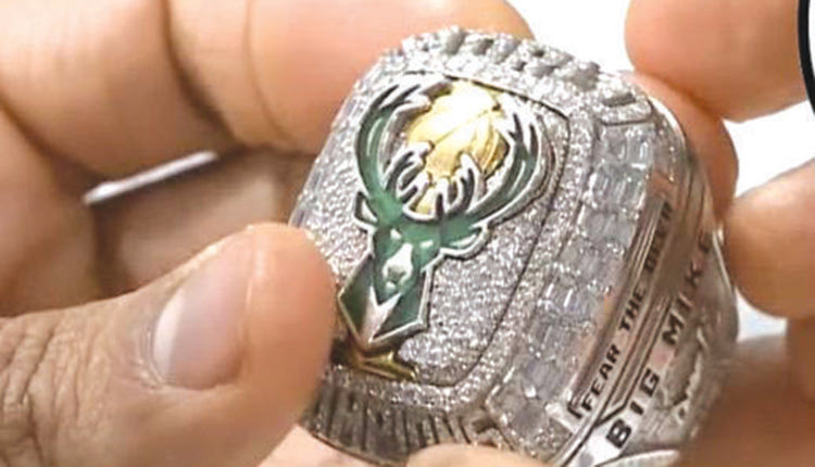 ΝΒΑ Παραμονή του αγώνα με τον Παναθηναϊκό, ο πρόεδρος της ΠΑΕ ΟΦΗ Μιχάλης Μπούσης πήγε στο ξενοδοχείο όπου διέμενε η αποστολή για να εμψυχώσει τους ποδοσφαιριστές, έχοντας μαζί του το αυθεντικό δαχτυλίδι των πρωταθλητών του NBA, Μιλγουόκι Μπακς!