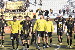 Μία σπουδαία νίκη κόντρα στον πρωτοπόρο Λεβαδειακό πανηγύρισαν οι παίκτες του Εργοτέλη με τον κόσμο τους