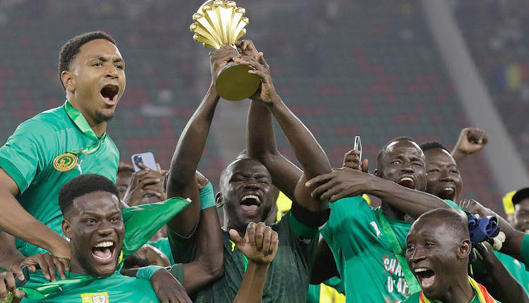 Εξαλλα πανηγυρίστηκε στη Σενεγάλη η κατάκτηση του Κυπέλλου Εθνών Αφρικής για πρώτη φορά στην ιστορία της χώρας.