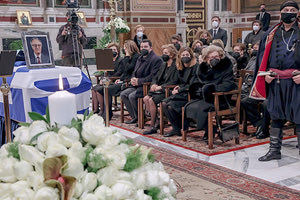 Με τιμές αρχηγού κράτους η κηδεία Σαρζτετάκη