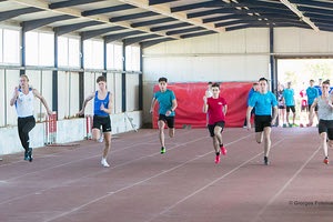 Στιγμιότυπο από τον κλειστό στίβο στην Ιεράπετρα