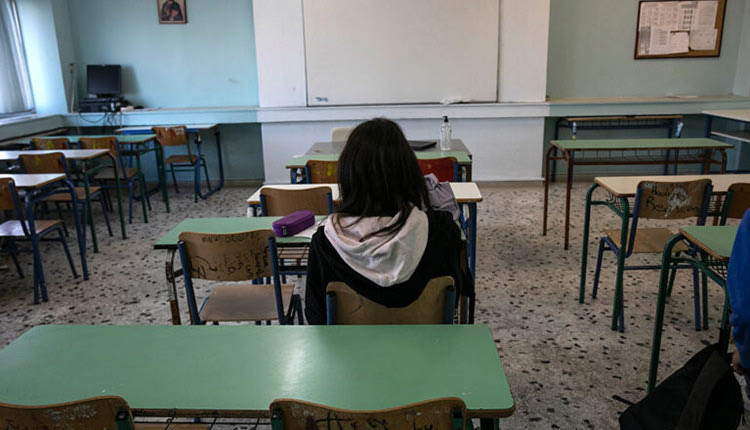 Ηράκλειο: Στο αυτόφωρο 40χρονη μητέρα που κρατά τον 9χρονο γιο της εκτός σχολείου 