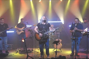 «Γύρα στον χρόνο σε 30 Τραγούδια» με τον Μάνο Παπαδάκη