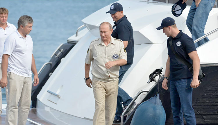 Εσπευσμένα αναχώρησε το γιοτ «Graceful» του Βλαντίμιρ Πούτιν από το λιμάνι του Αμβούργου, όπου βρισκόταν τους τελευταίους μήνες.