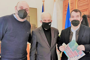 Ο Πύρρος Δήμας συναντήθηκε χθες με τον δήμαρχο Ηρακλείου κ. Λαμπρινό και τον αντιδήμαρχο Αθλητισμού κ. Βαρδαβά