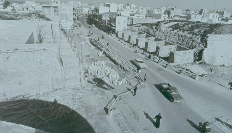 Στιγμιότυπο από την κατασκευή των καμαρών στις αρχές της δεκαετίας του ‘70. Από το φωτογραφικό αρχείο του προέδρου του ΤΕΕ/ΤΑΚ Γιώργου Ταβερναράκη