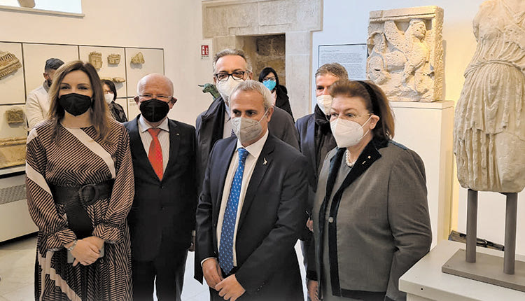 To άγαλμα της Αθηνάς από το Μουσείο Ακρόπολης στο Παλέρμο