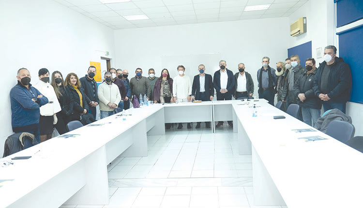 Έκοψαν τη βασιλόπιτα  Η καθιερωμένη  κοπή της βασιλόπιτας για το 2022 έγινε στο πλαίσιο τακτικής συνεδρίασης του Διοικητικού Συμβουλίου της Ομοσπονδίας Επαγγελματιών Βιοτεχνών και Εμπόρων Ν. Ηρακλείου.