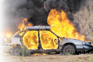 Προανάκριση για τα 2 καμένα οχήματα