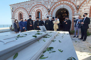 Τρισάγιο στον τάφο του Τιμόθεου