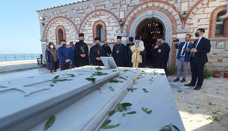 Τρισάγιο στον τάφο του Τιμόθεου