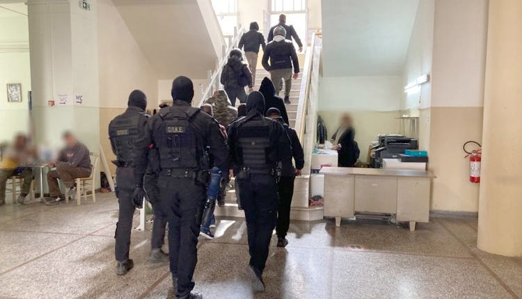 Την Δευτέρα απολογούνται οι δύο συλληφθέντες