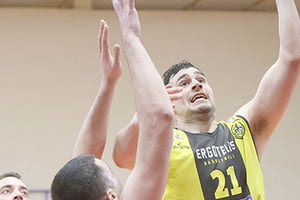 Ο Μπουμπάρης σε μία προσπάθειά του στο χθεσινό ματς