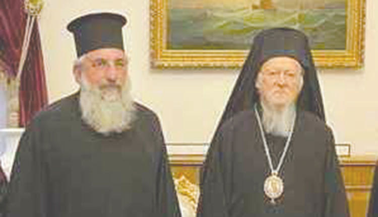 Την περασμένη εβδομάδα μια ομάδα τουριστών από το Ηράκλειο βρέθηκε στην Πόλη και μεταξύ άλλων επισκέφτηκε και τη Σχολή της Χάλκης. Μάλιστα συνέπεσε στο μοναστήρι να βρίσκεται ο Πατριάρχης τον οποίο χαιρέτησαν θερμά και ο ίδιος ενθουσιάστηκε όταν έμαθε ότι είναι από την Κρήτη. Το πρώτο που τους ρώτησε είναι εάν ξέρουν τον νέο Αρχιεπίσκοπο Ευγένιο, πώς τους φαίνεται η επιλογή, τι ακούγεται στην Κρήτη.