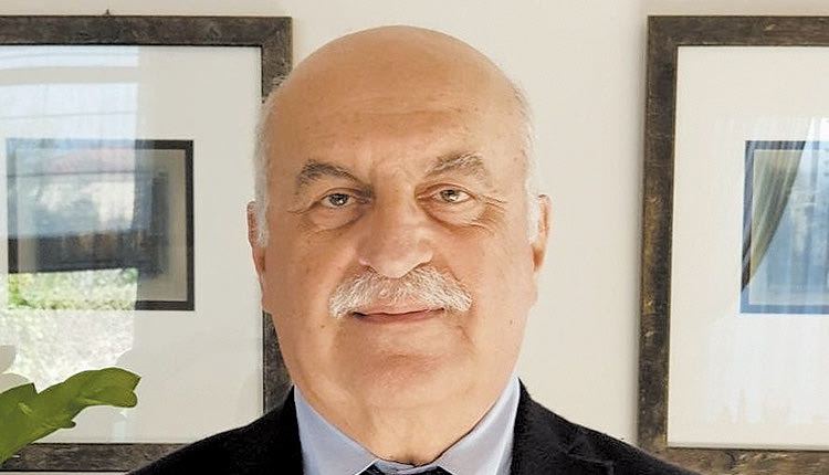 Ο καθηγητής Πνευμονολογίας  κ. Νίκος Τζανάκης 