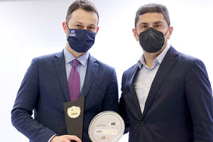 Ο κ. Αυγενάκης με τον κ. Ζερβό στη βράβευση του ΕΑΚΗ