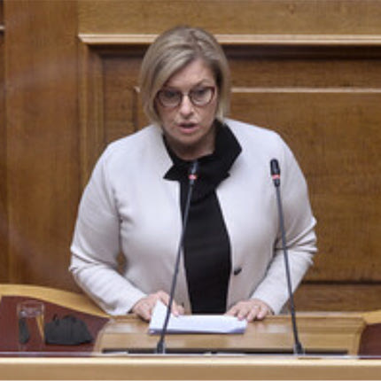 Η υφυπουργός Υγείας κ. Μίνα Γκάγκα