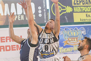 Φάση από το χθεσινό ματς του ΟΦΗ με τον Δούκα