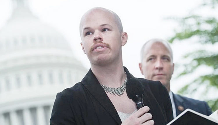 Σαμ Μπρίντον, ο οποίος αναλαμβάνει τη θέση του αναπληρωτή βοηθού Γραμματέα καταλοίπων καυσίμων και αποβλήτων στο Γραφείο Πυρηνικής Ενέργειας του Υπουργείου Ενέργειας