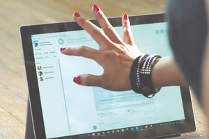 Oύτε στο skype δεν βλέπει το παιδί του ο μηνυτής