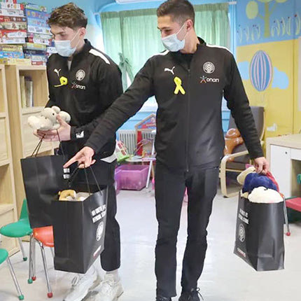 Μοίρασαν χαμόγελα οι Μανδάς, Σηφάκης