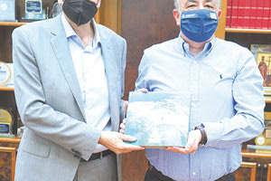 Ο κ. Λιόλιος με τον κ. Αρναουτάκη